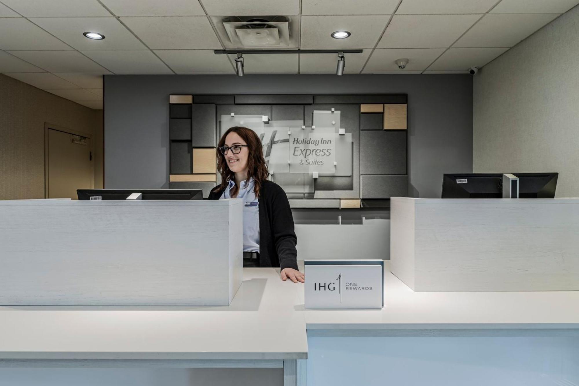 Holiday Inn Express Hotel & Suites Saint - Hyacinthe By Ihg Экстерьер фото