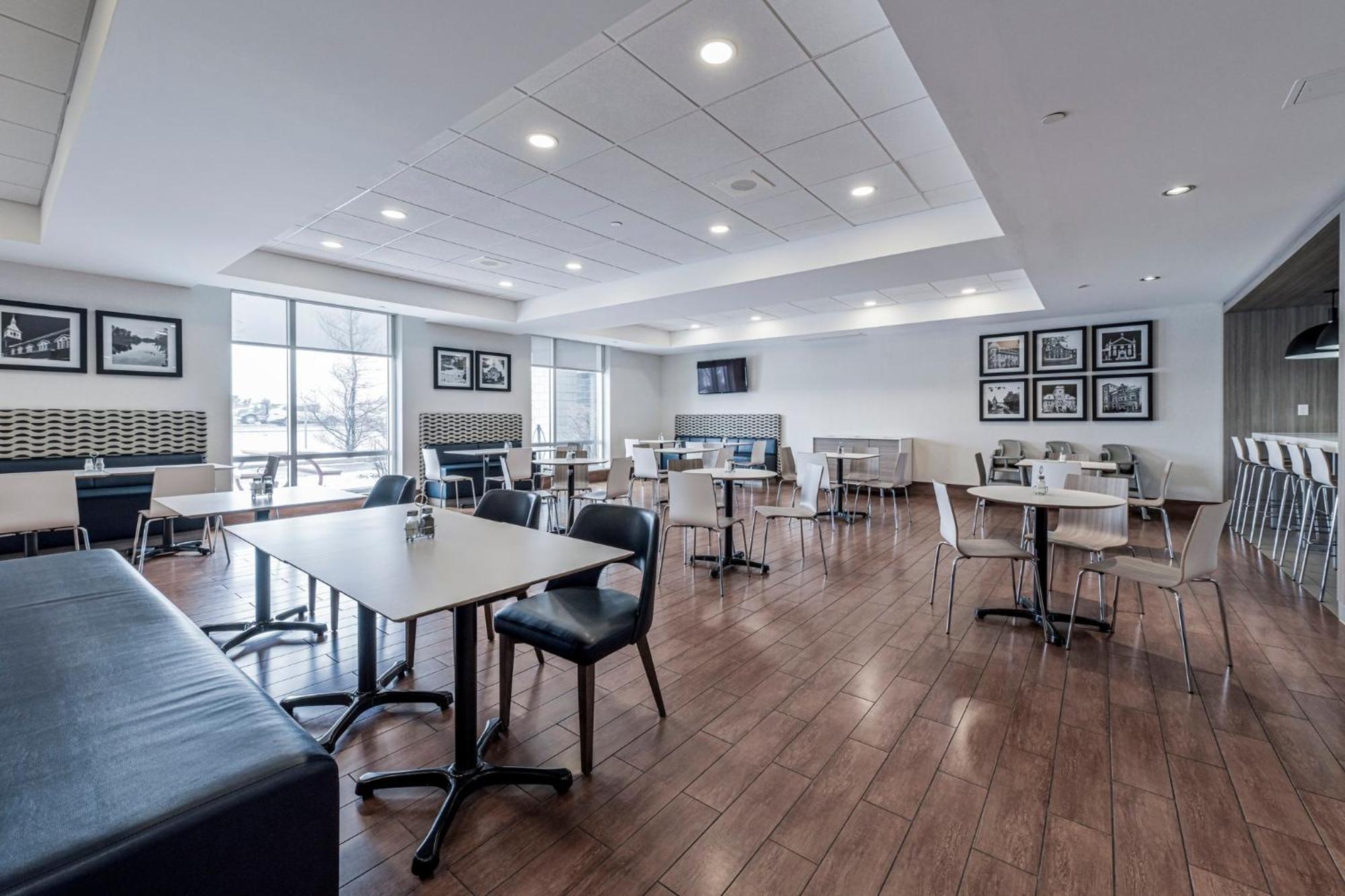 Holiday Inn Express Hotel & Suites Saint - Hyacinthe By Ihg Экстерьер фото