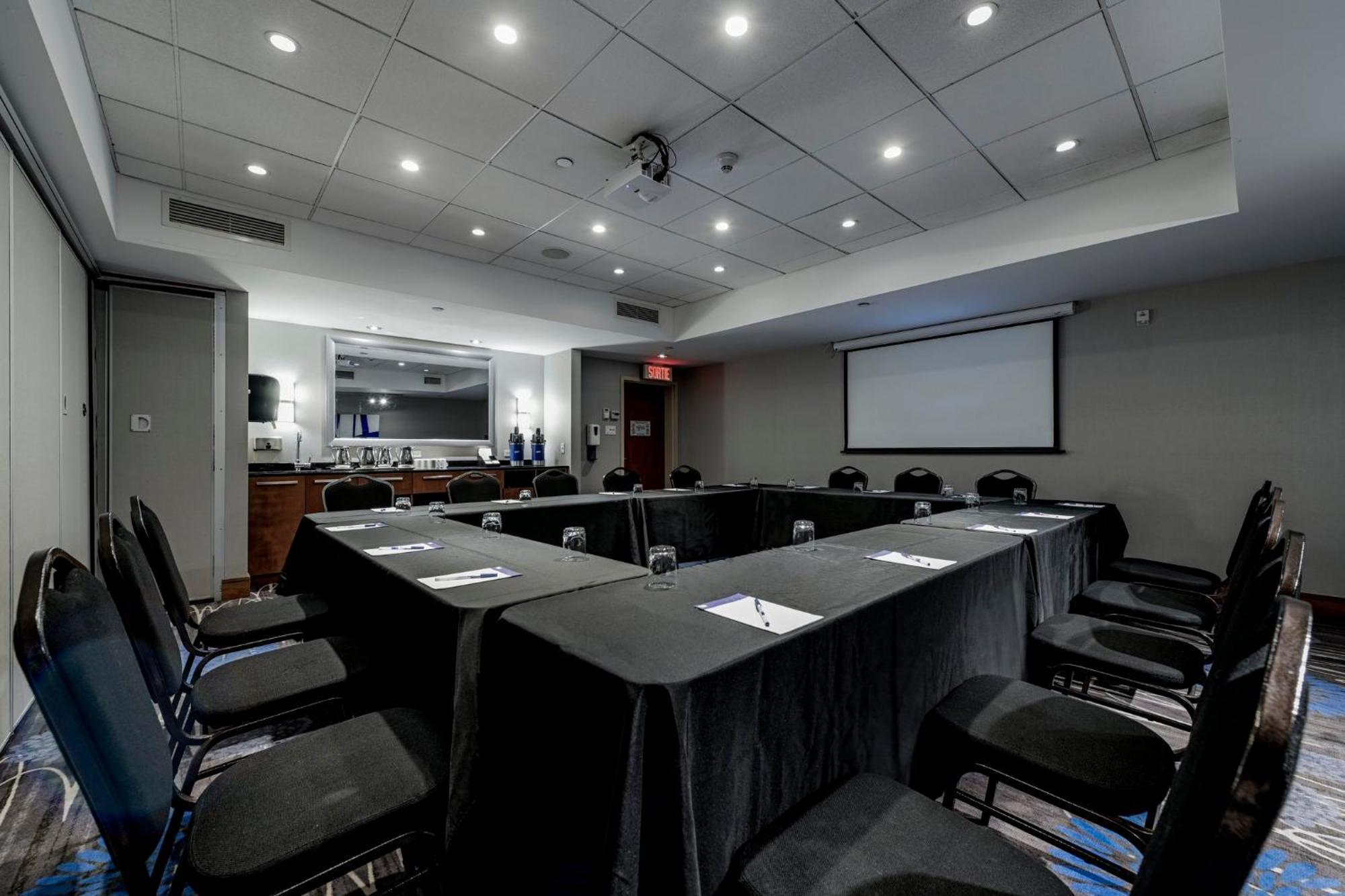 Holiday Inn Express Hotel & Suites Saint - Hyacinthe By Ihg Экстерьер фото