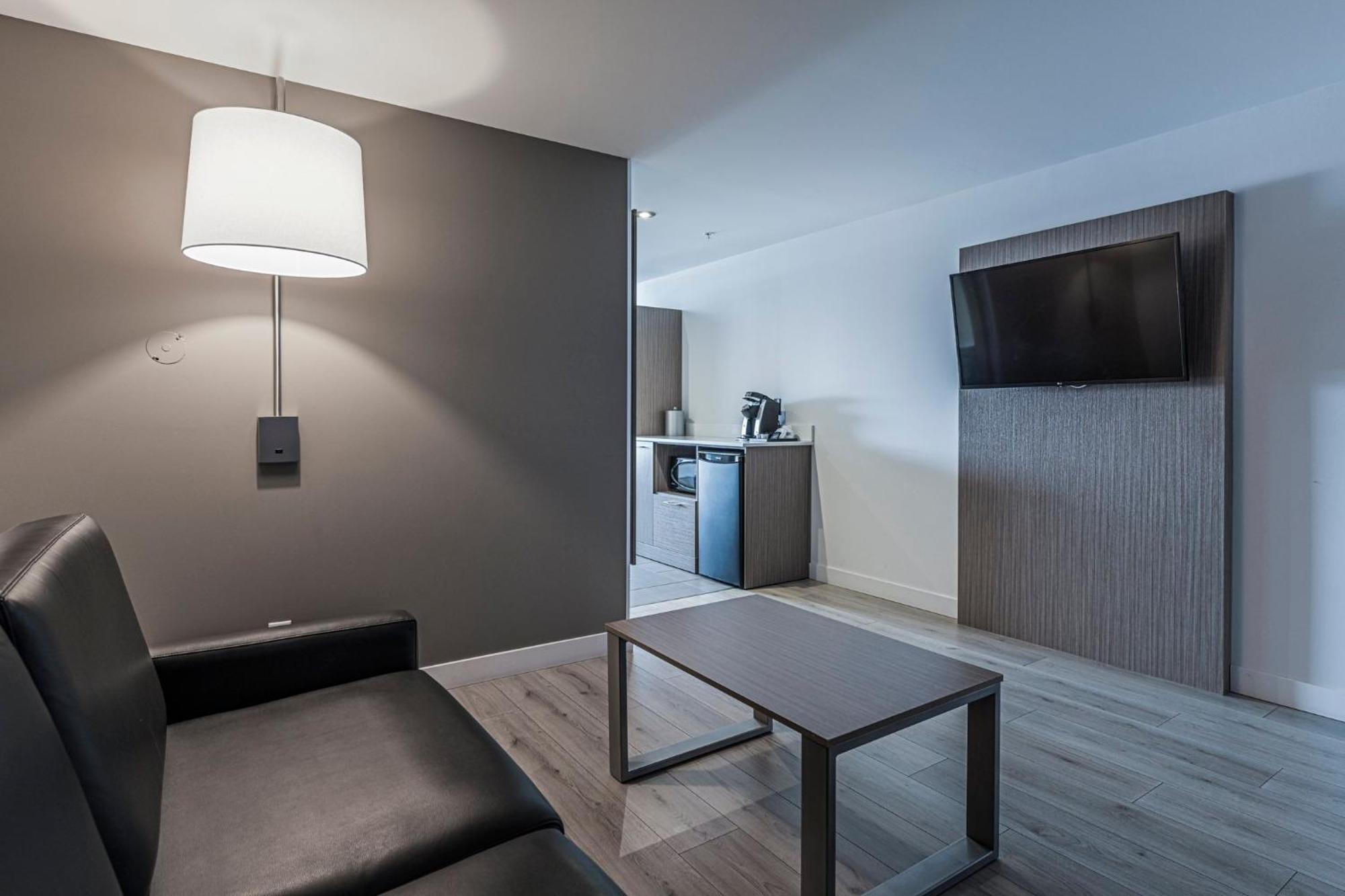 Holiday Inn Express Hotel & Suites Saint - Hyacinthe By Ihg Экстерьер фото