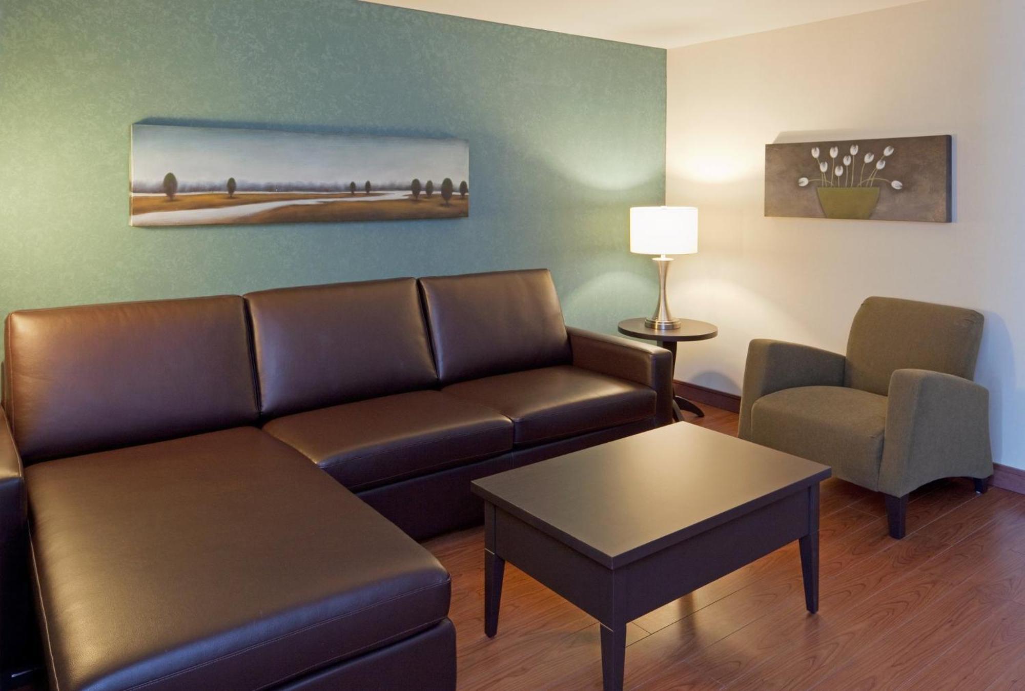 Holiday Inn Express Hotel & Suites Saint - Hyacinthe By Ihg Экстерьер фото