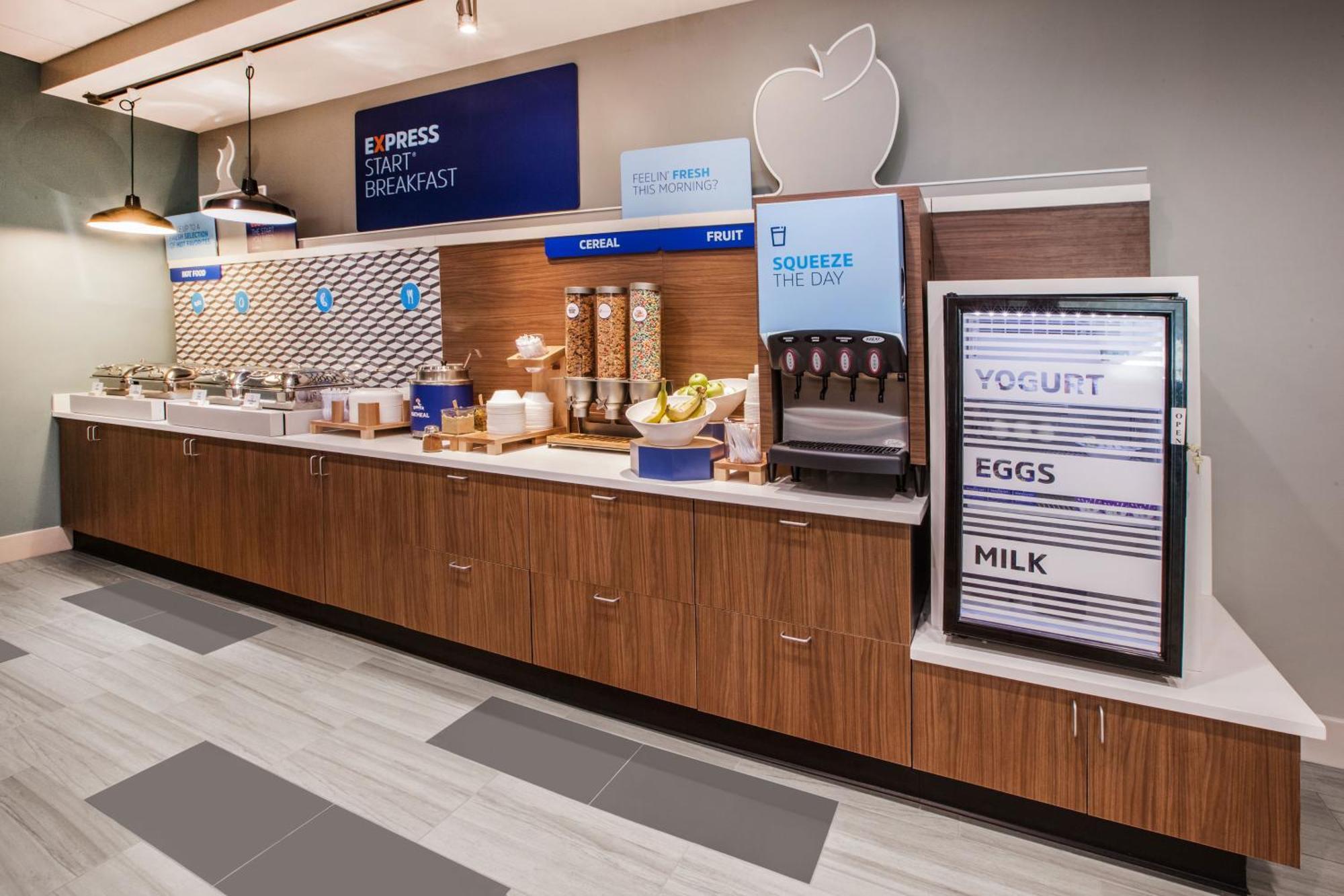Holiday Inn Express Hotel & Suites Saint - Hyacinthe By Ihg Экстерьер фото