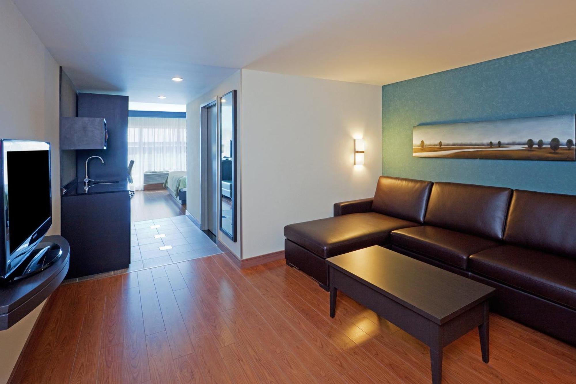 Holiday Inn Express Hotel & Suites Saint - Hyacinthe By Ihg Экстерьер фото