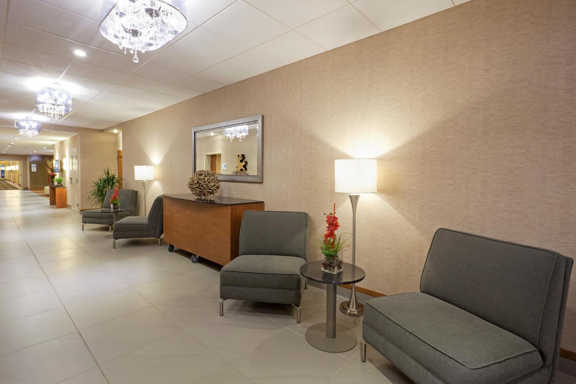 Holiday Inn Express Hotel & Suites Saint - Hyacinthe By Ihg Экстерьер фото