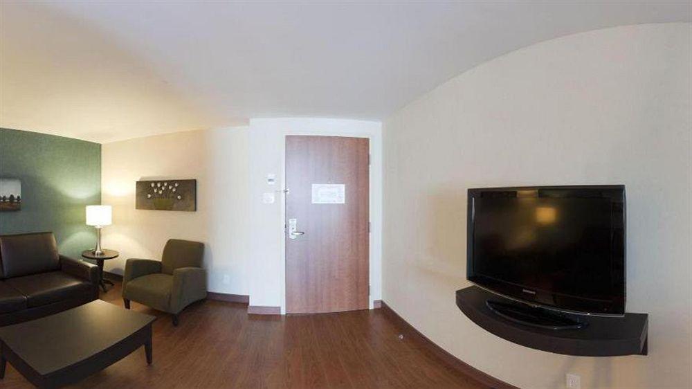 Holiday Inn Express Hotel & Suites Saint - Hyacinthe By Ihg Экстерьер фото